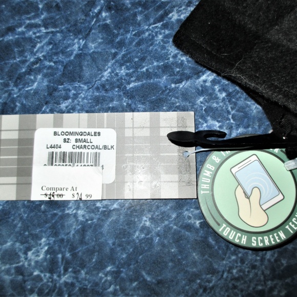 GII Plaid Gloves With Touchscreen Compatibility - Picture 3 of 5